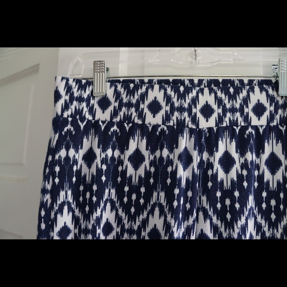 Patterned flare pants. - Picture 3 of 4